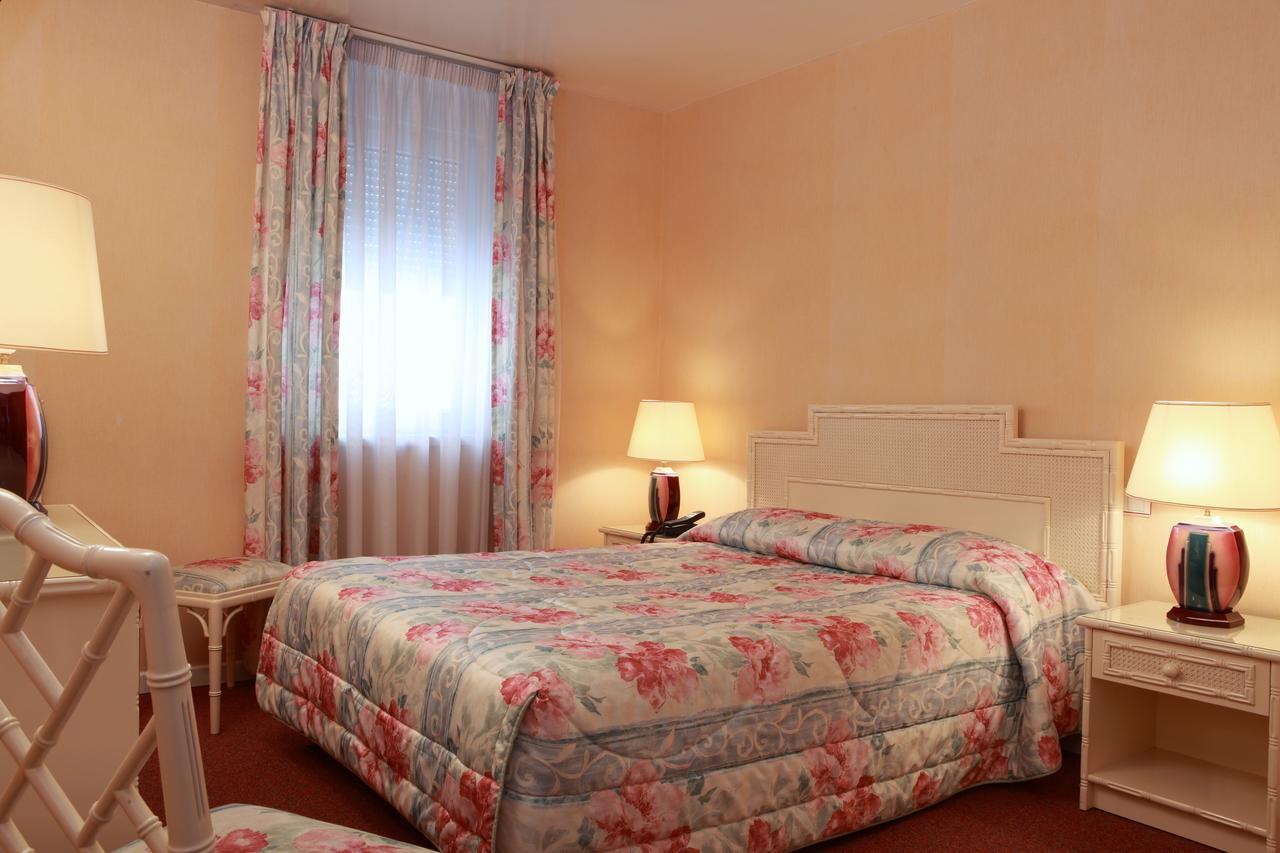 Hotel Le Roosevelt Givet Exterior photo